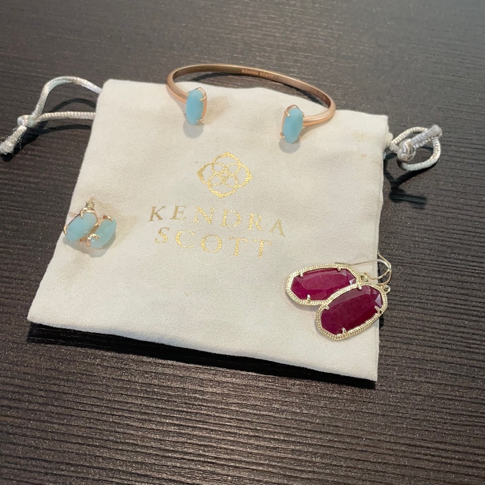 Kendra Scott earrings and bracelet